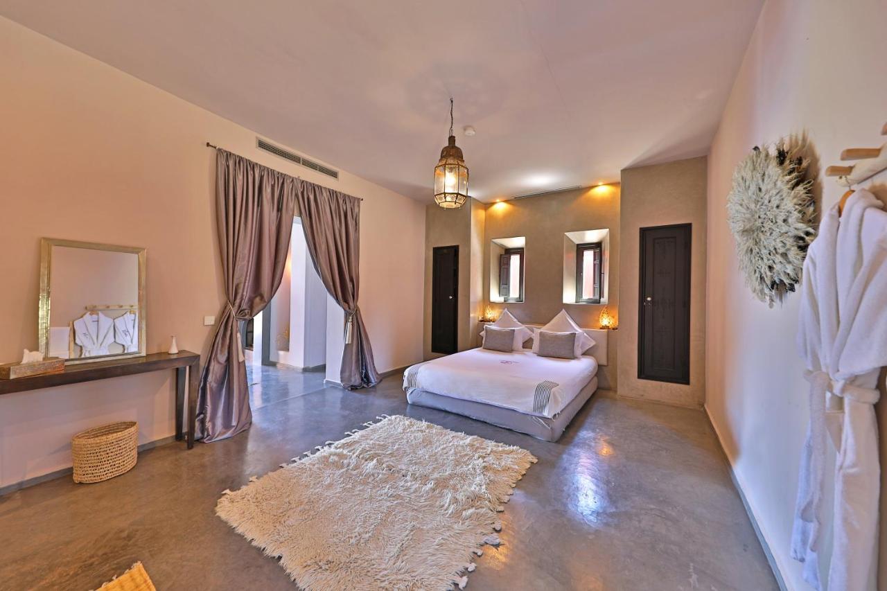 Hotel Dar Noujoum Ait Bou Zguia Exterior foto